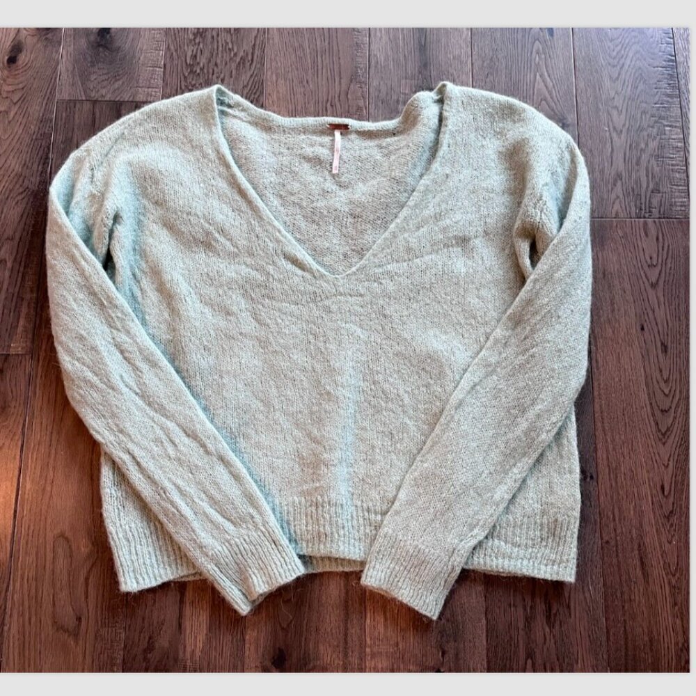 Free People FP Alpaca Blend Cropped Boxy V-Neck Sweater Size XS Mint Green Soft